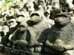男岳神社の石猿群